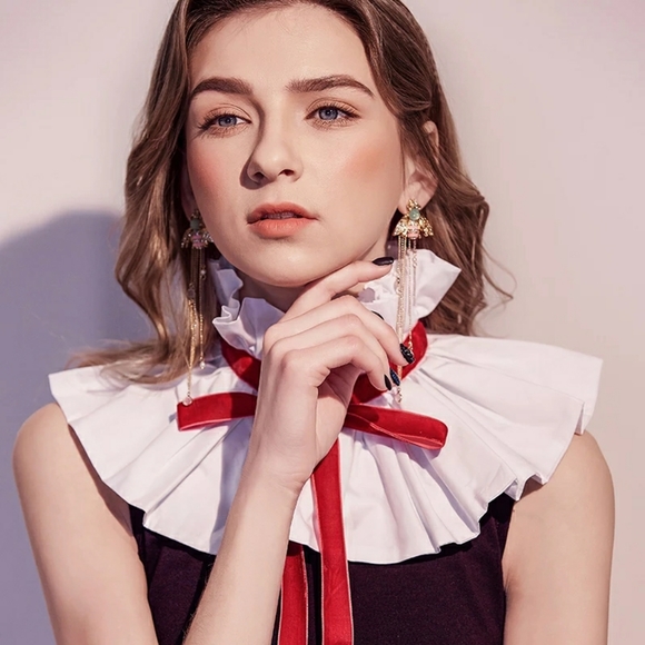 Enamel Bee Crystal & Rhinestone Gold Drop Earrings - Picture 2 of 8